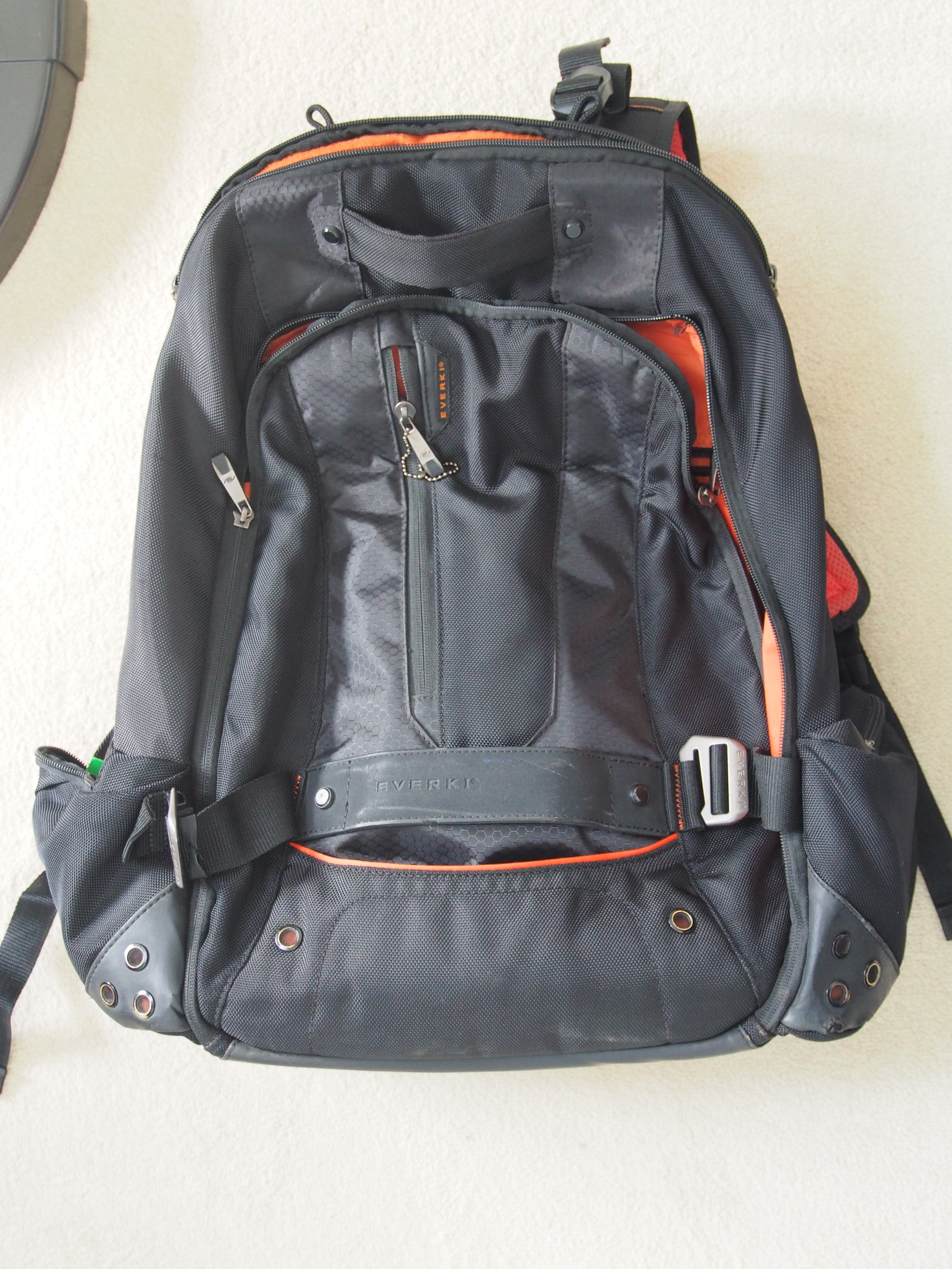Front of Everki backpack